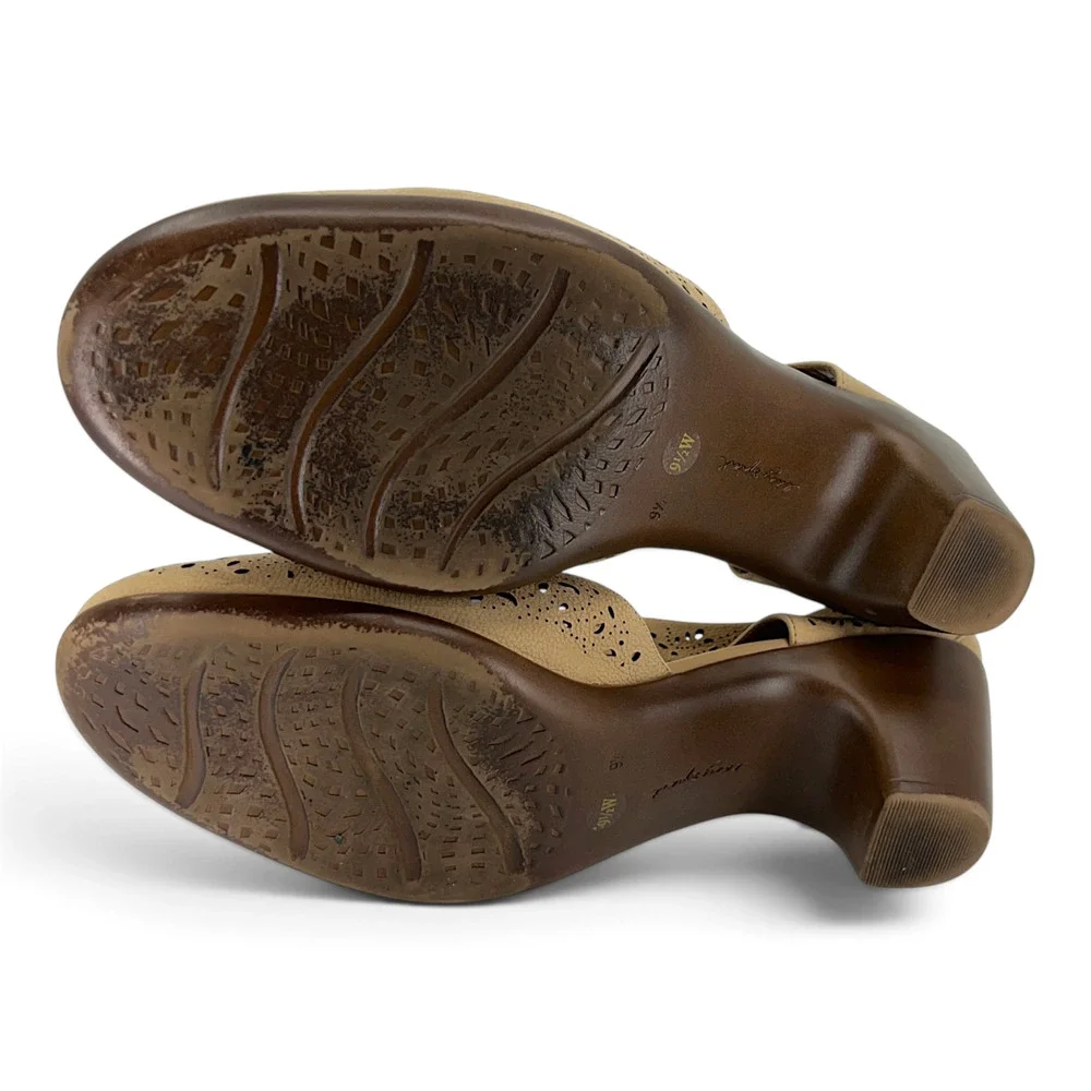 Easy Spirit Cindie Women’s 9.5 Wide Natural Leather Mary Jane Pumps
